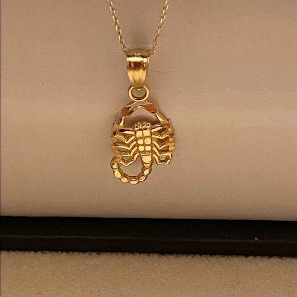 Scorpion 14k Solid Gold Pendant perfect gift - Picture 1 of 9